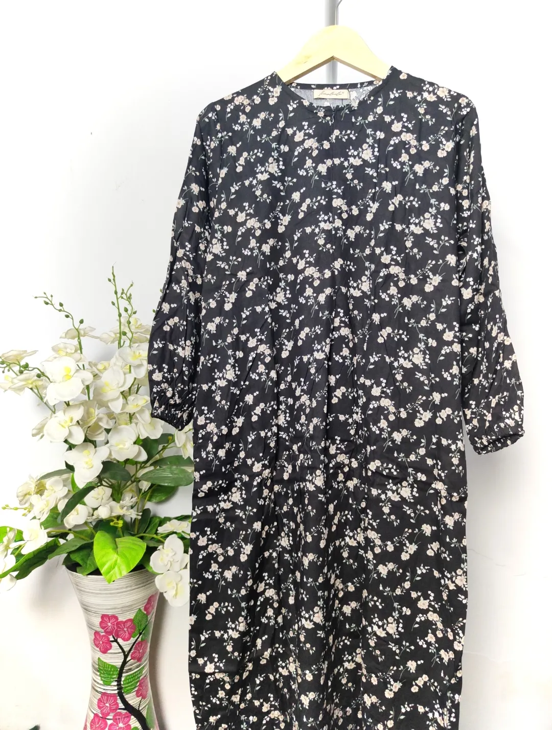 Midi Dress Lengan Panjang Motif J
