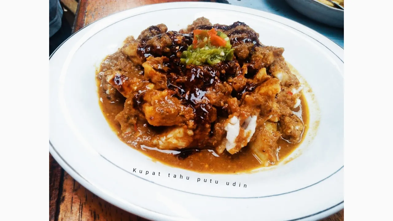 Nasi tahu bumbu kacang